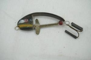 lot 247 image: Vintage vibrating minnow fishing lure