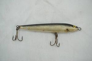 lot 311 image: vintage Minnow lure