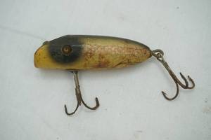lot 325 image: Vintage South Bend Bass Oreno Fishing Lure