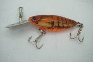lot 327 image: Vintage Thin Fin Storm Hot N Tot fishing Lure