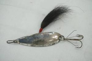 lot 329 image: Vintage Johnsons Silver Minnow Fishing Lure