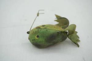 lot 336 image: Vintage Rubber Frog Fishing Lure