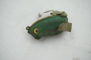 lot 337 image: Vintage Rubber Frog Fishing Lure