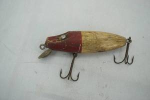 lot 346 image: Vintage red & white Wooden Fishing Lure