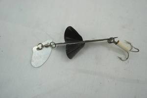 lot 364 image: Vintage Hagen Spinner Fishing Lure