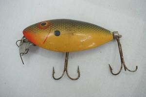 lot 424 image: Vintage wooden injured minnow fishing lure