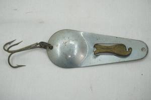 lot 456 image: Vintage Muskie lure James E. Aitken MFG. CO.