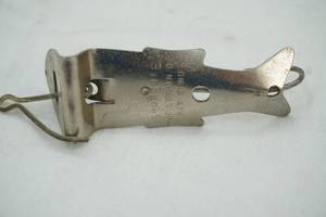 lot 462 image: Vintage Shurebite Fishing Lure.