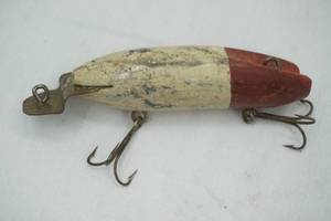 lot 494 image: Vintage red & white wooden Fishing Lure
