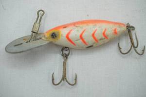 lot 517 image: Vintage Thin Fin Storm Hot N Tot fishing Lure