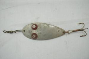 lot 526 image: Vintage Flash Eye Spoon Lure Paul Bunyan Bait Co.
