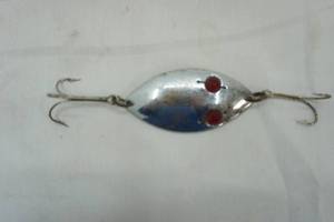 lot 528 image: Vintage Red Eye Wiggler Lure Rochester N.Y. Hofschneider Corp.