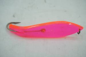 lot 537 image: Vintage plexipoly fishing lure - hot pink