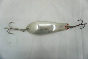lot 543 image: Vintage Spoon Lure doctor bait a L&u