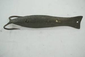 lot 548 image: Vintage large metal lure 7 long