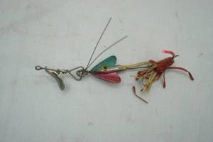 lot 558 image: Vintage Hawaiian Wiggler Lure