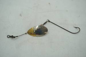lot 560 image: Vintage spinner bait Lure