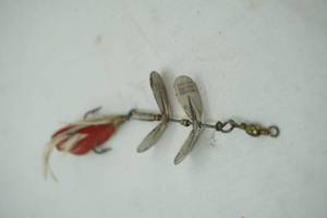lot 563 image: Vintage Pflueger spinner lure