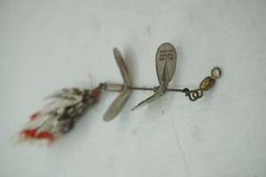 lot 564 image: Vintage Pflueger spinner lure