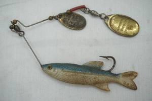 lot 566 image: Vintage Mepps Aglia rubber minnow spinner lure