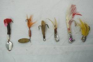 lot 585 image: Vintage Spinner & Fly Bait 6ct