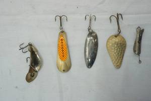 lot 589 image: Vintage Lures