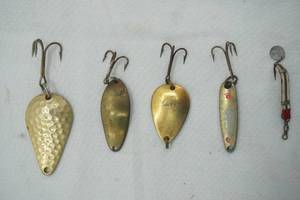 lot 590 image: Vintage Lures