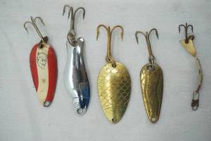 lot 591 image: Vintage Lures 5ct