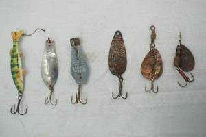 lot 594 image: Vintage Lures 6ct