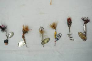 lot 599 image: Vintage Lures 6ct