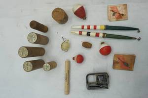 lot 604 image: Vintage Fishing Tackle - bobber, corks, scale and more