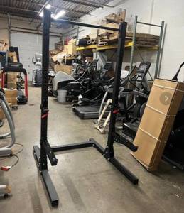 lot 8 image: Squat Rack with Pull Up bar