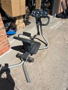 lot 17 image: Precor Stretch Machine