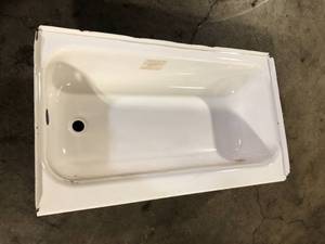 lot 11 image: Bootz Industries Maui 60 in. x 30 in. Soaking Bathtub with Right Drain in White Damaged Customer Returns See Pictures