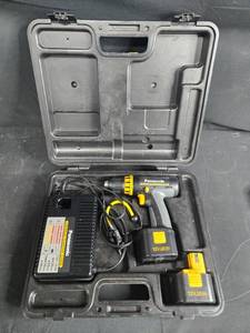 lot 17 image: Panasonic 12V Cordless Drill & Driver Kit with Battery and Charger
