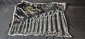 lot 39 image: Aigo Combination Wrench Set in Roll-Up Pouch