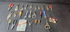 lot 62 image: Collection of Assorted Hand Tools with Screws and Bits