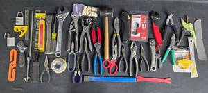 lot 75 image: Comprehensive Set of Hand Tools and Hardware Accessories