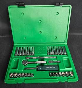 lot 204 image: SK Hand Tools Socket Set in Green Case