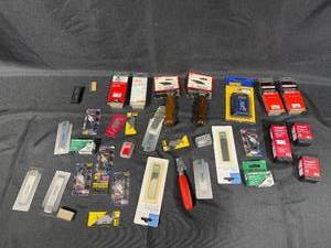 lot 244 image: Lot of Utility Blades, Knives, and Blade Replacements