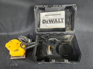 lot 249 image: DEWALT 14 Sheet Sander with Carrying Case