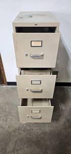 lot 289 image: Used 3-Drawer Metal Filing Cabinet 52 Tall