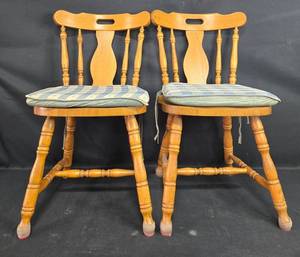 lot 306 image: Set of 2 Vintage Wooden Dining Chairs with Cushions