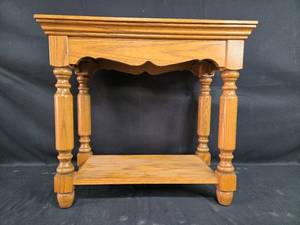 lot 308 image: Solid Wood End Table with Decorative Turned Legs