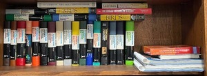 lot 325 image: Collection of Field Guides and Reference Books with Adjustable Bookstand