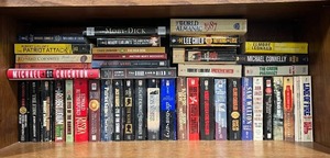 lot 327 image: Large Collection of Mystery, Thriller, and Classic Novels