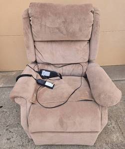 lot 371 image: Used Electric Recliner Chair with Remote Control