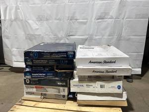 lot 50 image: Large Lot of Toilet Seats