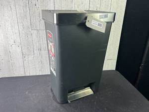 lot 470 image: Kitchen Trash Can  Parts or Repair 