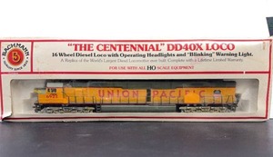 lot 1006 image: DD40X Union Pacific 16 Wheel Diesel Locomotive